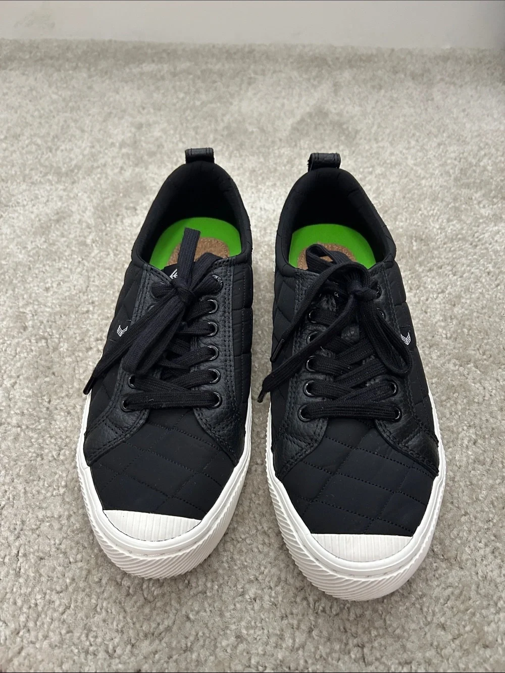 Cariuma Black Quilted Low-Top Sneakers - Casual Lace-Up Size 10 Womens